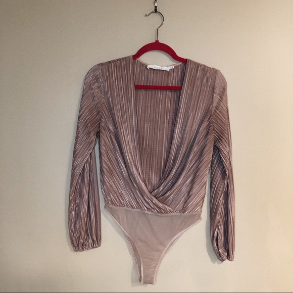 ASTR Rose Deep V Bodysuit - Picture 2 of 4